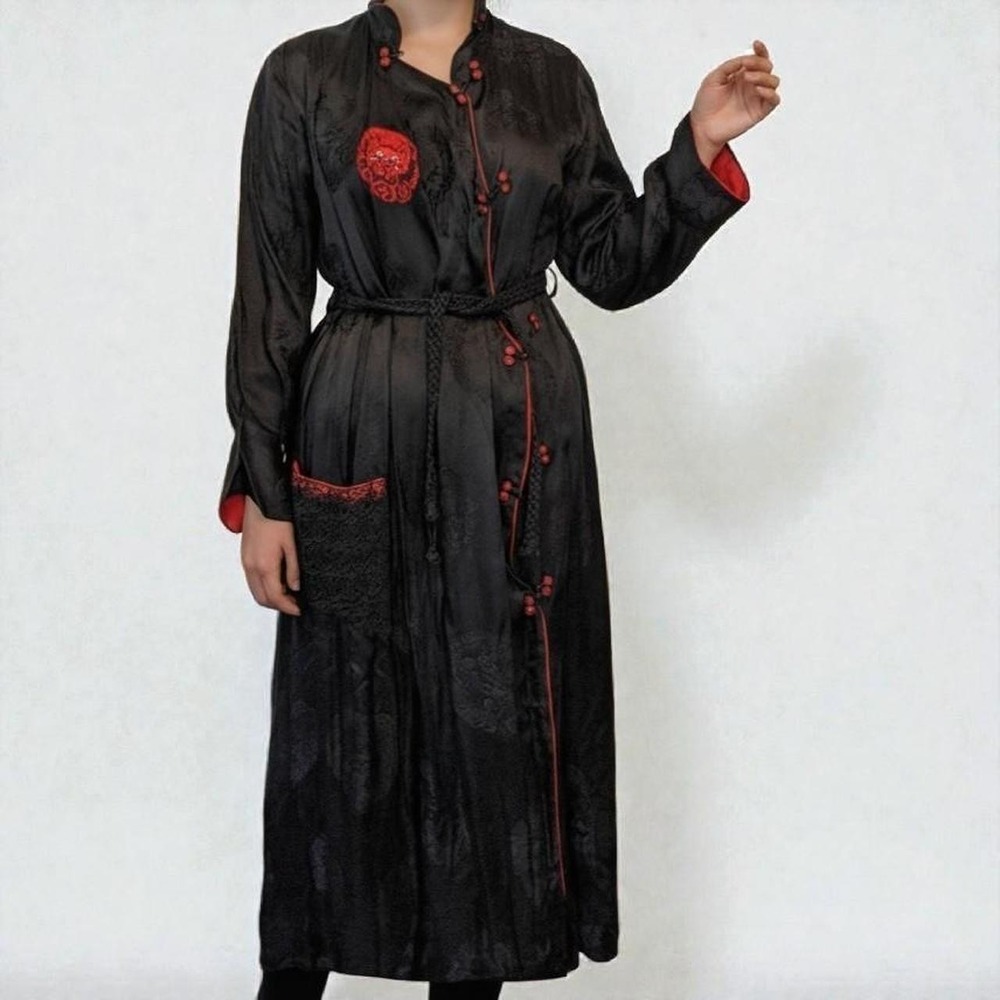 1940s 1950s Black Red Dragon Embroidered Chinese Robe Tie Waist Jacket Dress